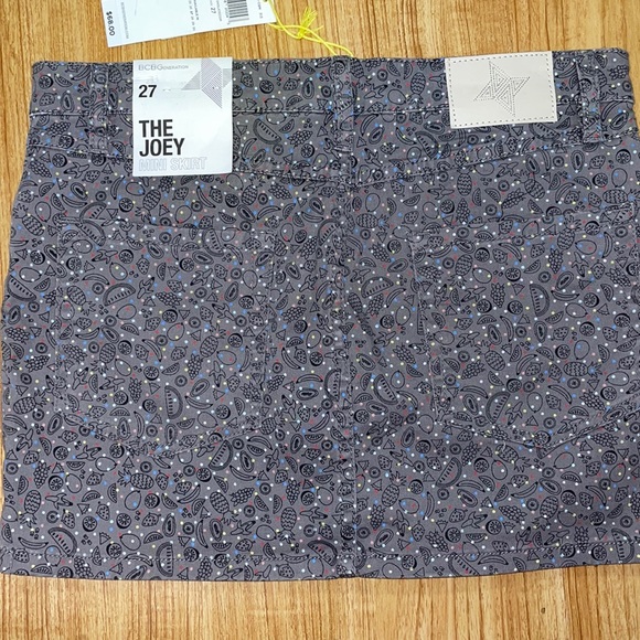BCBG grey pattern mini skirt size 4 - Picture 3 of 9